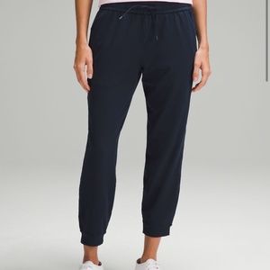 Lululemon cropped jersey joggers